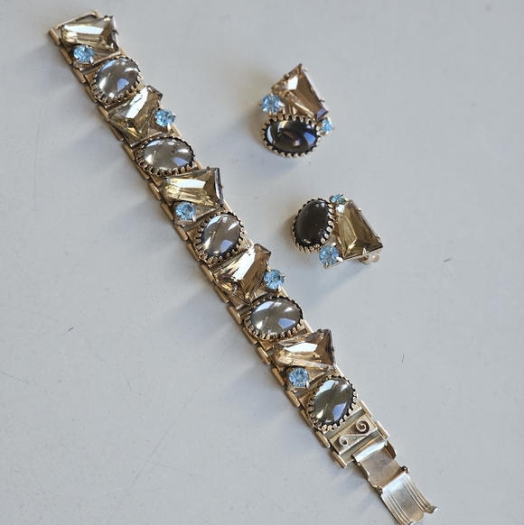 Vintage Gold Tone Statement Bracelet & Clip On Earrings Set | Rhinestones - Picture 4 of 8